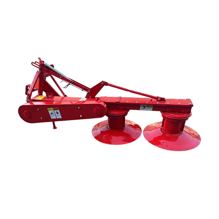 Traktor pemotong jerami dipasang